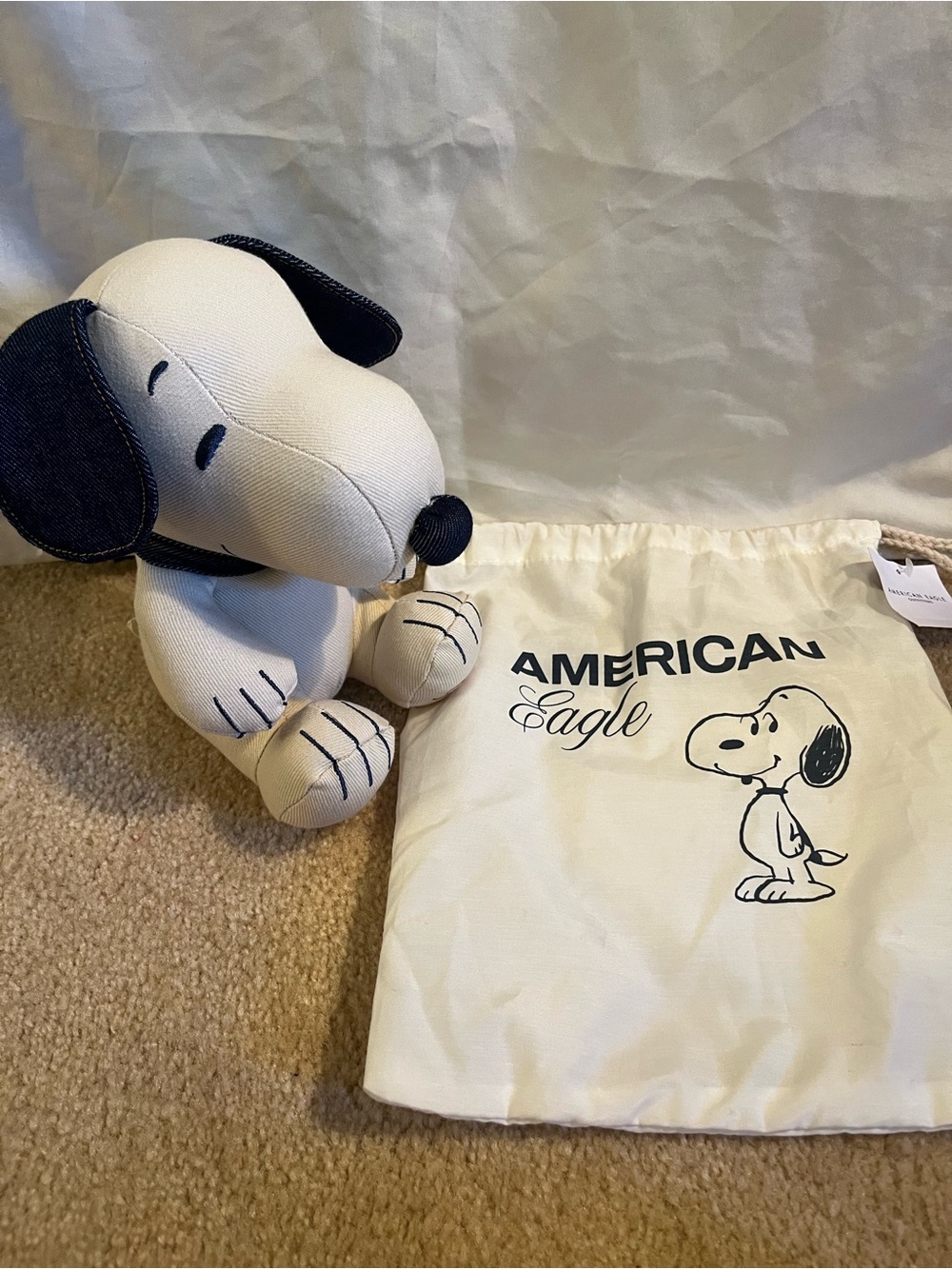American Eagle Limited Edition Peanuts Snoopy Dog Plush NWT with bag included